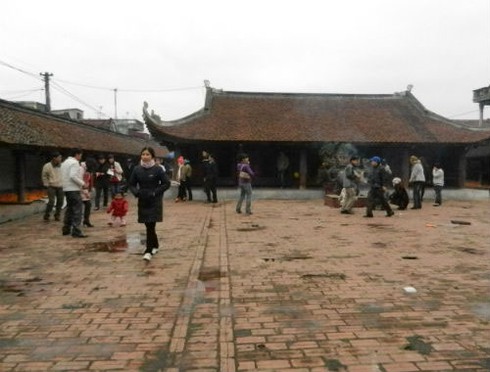 Vào chùa không sư ngày đầu năm mới