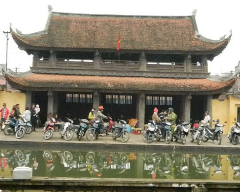 Vào chùa không sư ngày đầu năm mới