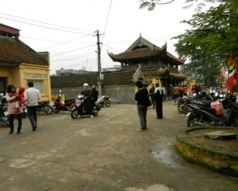 Vào chùa không sư ngày đầu năm mới