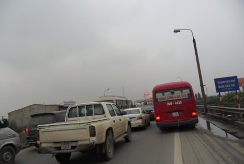 TP.HCM: Xe dù lộng hành sau Tết