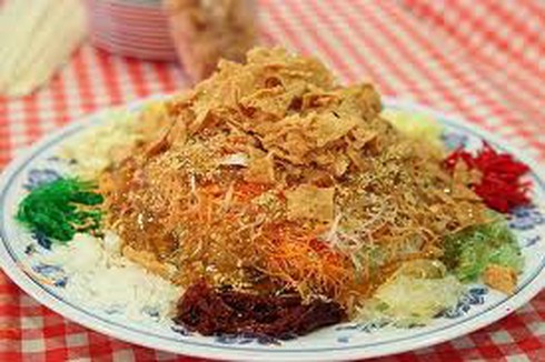 Người Singapore ăn cá sống để phát tài