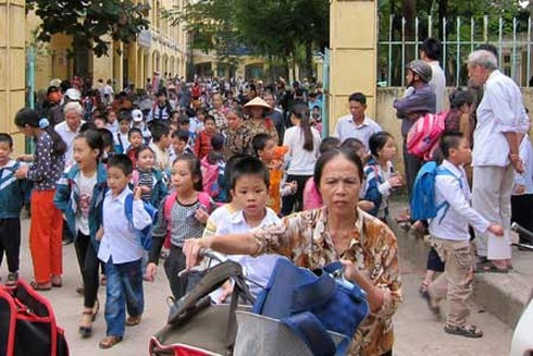 Con đổi giờ học - mẹ cha phản ứng