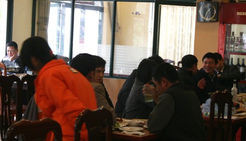 Sau Tết, nhà hàng, quán bia đông nghẹt khách