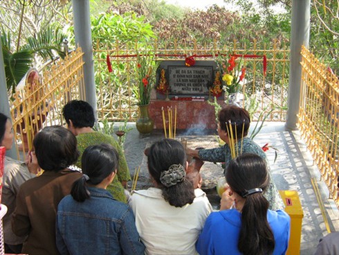 Du khách ồ ạt hành hương Núi Sam đầu năm