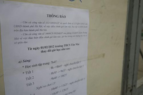 Học sinh thấp thỏm, đi muộn ngày đầu đổi giờ