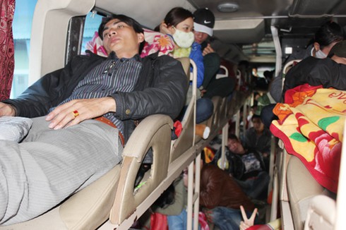 Đà Nẵng: Tạm giữ xe `nhồi` khách gấp đôi quy định