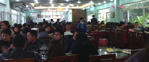 Sau Tết, nhà hàng, quán bia đông nghẹt khách