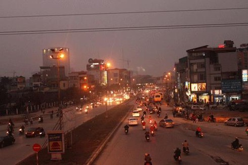 Cận cảnh giao thông Hà Nội trước và sau đổi giờ