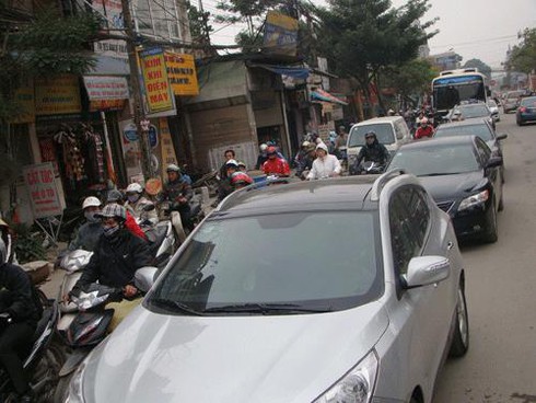 Cận cảnh giao thông Hà Nội trước và sau đổi giờ