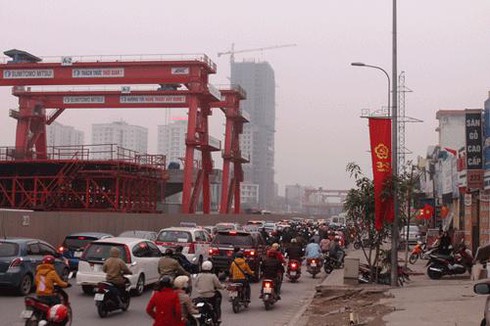 Cận cảnh giao thông Hà Nội trước và sau đổi giờ