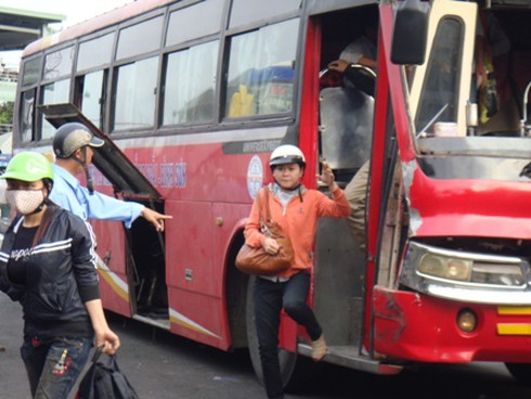 Sinh viên ùn ùn trở lại Sài Gòn sau Tết