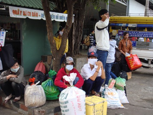 Sinh viên ùn ùn trở lại Sài Gòn sau Tết