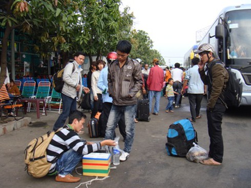 Sinh viên ùn ùn trở lại Sài Gòn sau Tết