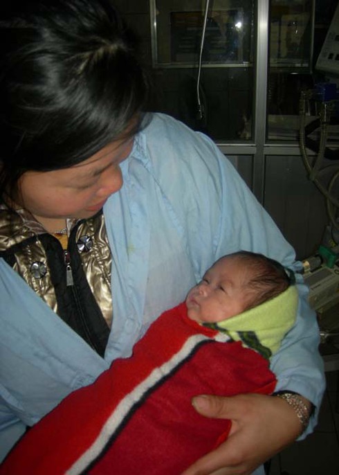 Cứu sống trẻ ngộ độc thuốc sâu trong bụng mẹ