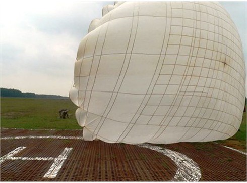 Xem các `nữ biệt kích` dù Hà Nội luyện tập đổ bộ đường không