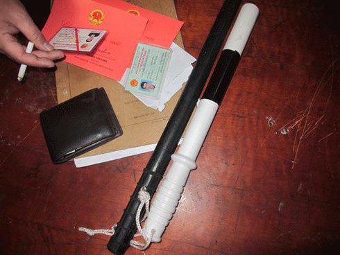 Dọa cảnh sát bằng thẻ rởm từ Ban tổ chức trung ương