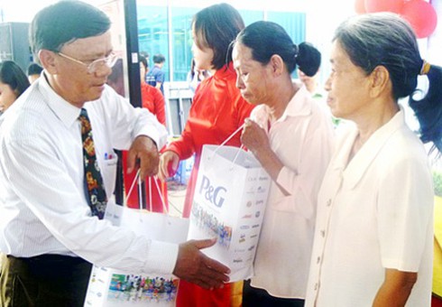 TP.CHM: 1.000 tỷ đồng chăm lo `mọi nhà có Tết`