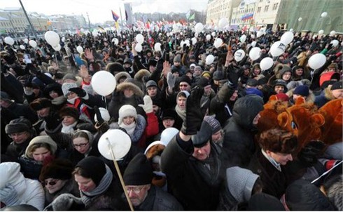 Nước Nga biểu tình ủng hộ và phản đối ông Putin