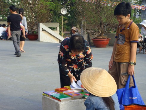 Bát nháo, nhếch nhác nơi cửa Phật