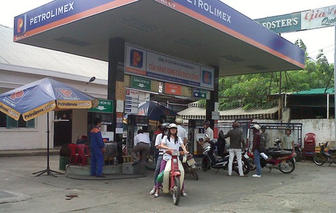 Chủ cây xăng `dỏm` không biết xăng pha nước lã