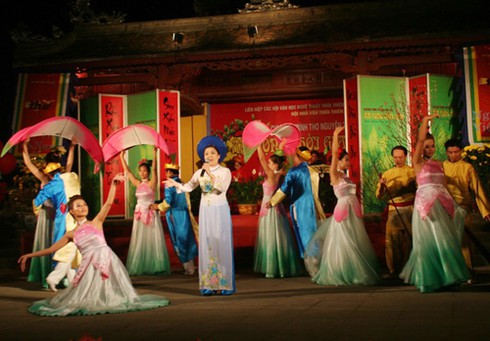 Đêm thơ Nguyên tiêu “Âm vọng thời gian” ở Huế