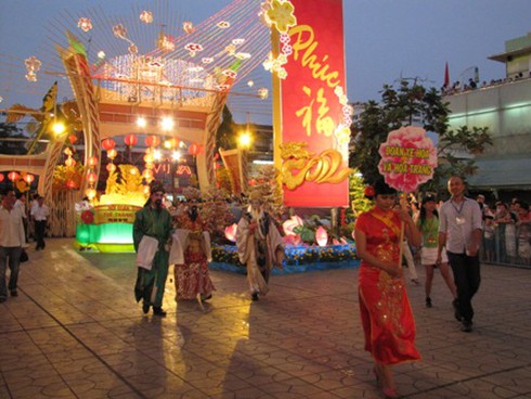 Rực rỡ khai hội Nguyên tiêu Chợ Lớn