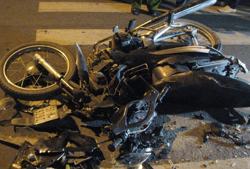 Đà Nẵng: Xe tải vượt đèn đỏ, 3 người thương vong