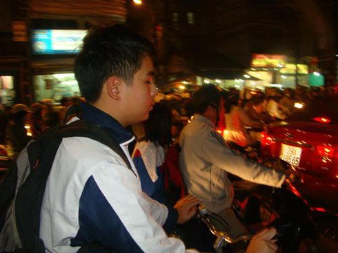 Học sinh ngủ gật, tiểu thương thất thu vì tắc đường
