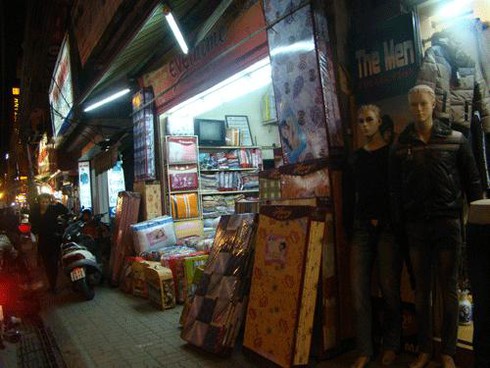 Học sinh ngủ gật, tiểu thương thất thu vì tắc đường