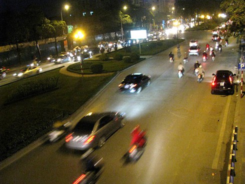 Cận cảnh những nút ùn tắc `truyền thống` sau đổi giờ