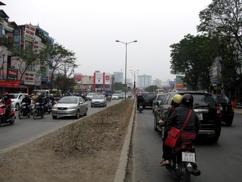 Cận cảnh những nút ùn tắc `truyền thống` sau đổi giờ