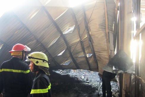 TP. HCM: Cháy dữ dội xưởng giấy 5000m2