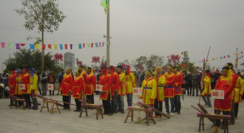 Về Tiên Lãng xem hội rước lửa thổi cơm thi