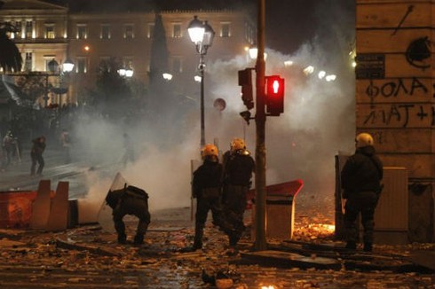 Athens chìm trong biển lửa vì kế hoạch thắt lưng buộc bụng
