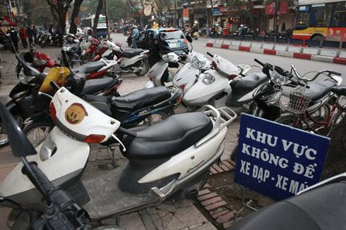 Điểm đỗ xe nhộn nhịp trước giờ “khai tử”