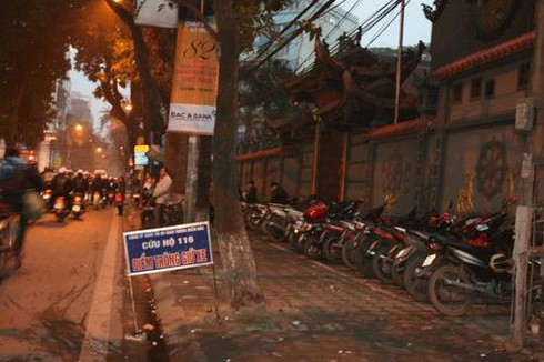Điểm đỗ xe nhộn nhịp trước giờ “khai tử”