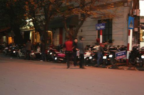 Điểm đỗ xe nhộn nhịp trước giờ “khai tử”