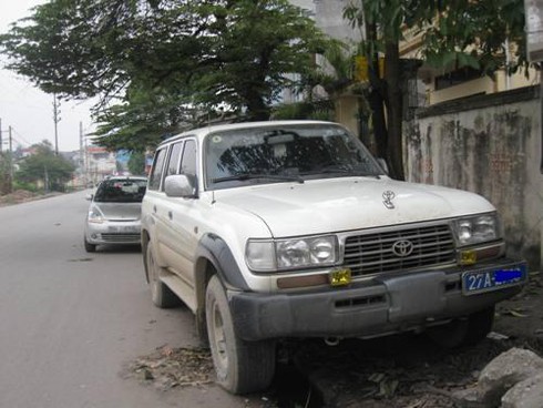 Xe công vẫn ùn ùn đi lễ đền Bà Chúa Kho