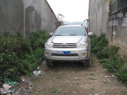 Xe công vẫn ùn ùn đi lễ đền Bà Chúa Kho