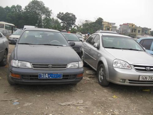 Xe công vẫn ùn ùn đi lễ đền Bà Chúa Kho