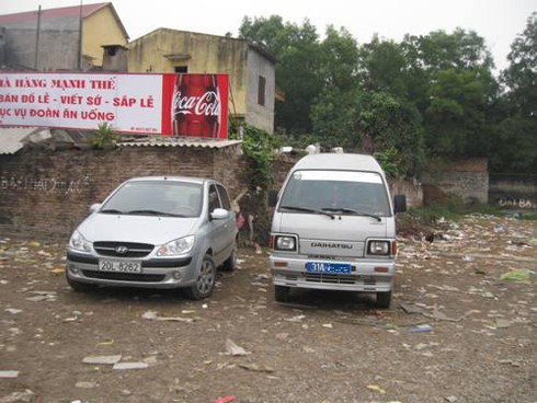 Xe công vẫn ùn ùn đi lễ đền Bà Chúa Kho