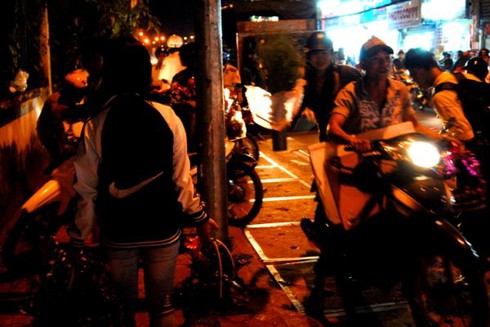 Sinh viên nhộn nhịp kinh doanh ngày Lễ tình nhân