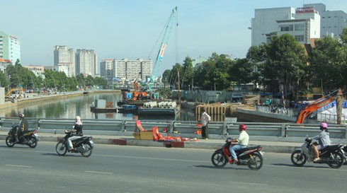 TP.HCM: Cấm lưu thông qua cầu Trần Khánh Dư