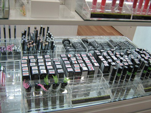 Son môi nhiễm chì: Dùng quen khó đổi