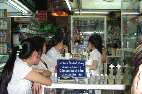 Son môi nhiễm chì: Dùng quen khó đổi