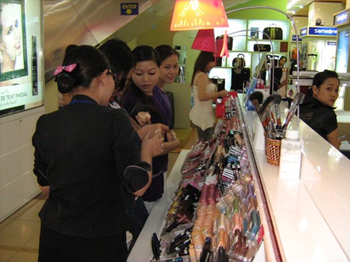 Son môi nhiễm chì: Dùng quen khó đổi