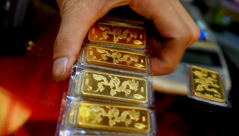 Vàng ngoại tăng mạnh, vàng nội đi ngang
