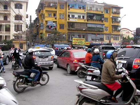 Giao thông Hà Nội khi đổi giờ phá sản