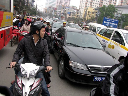 Giao thông Hà Nội khi đổi giờ phá sản