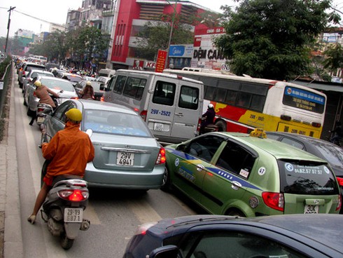 Giao thông Hà Nội khi đổi giờ phá sản